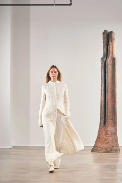 Look 29